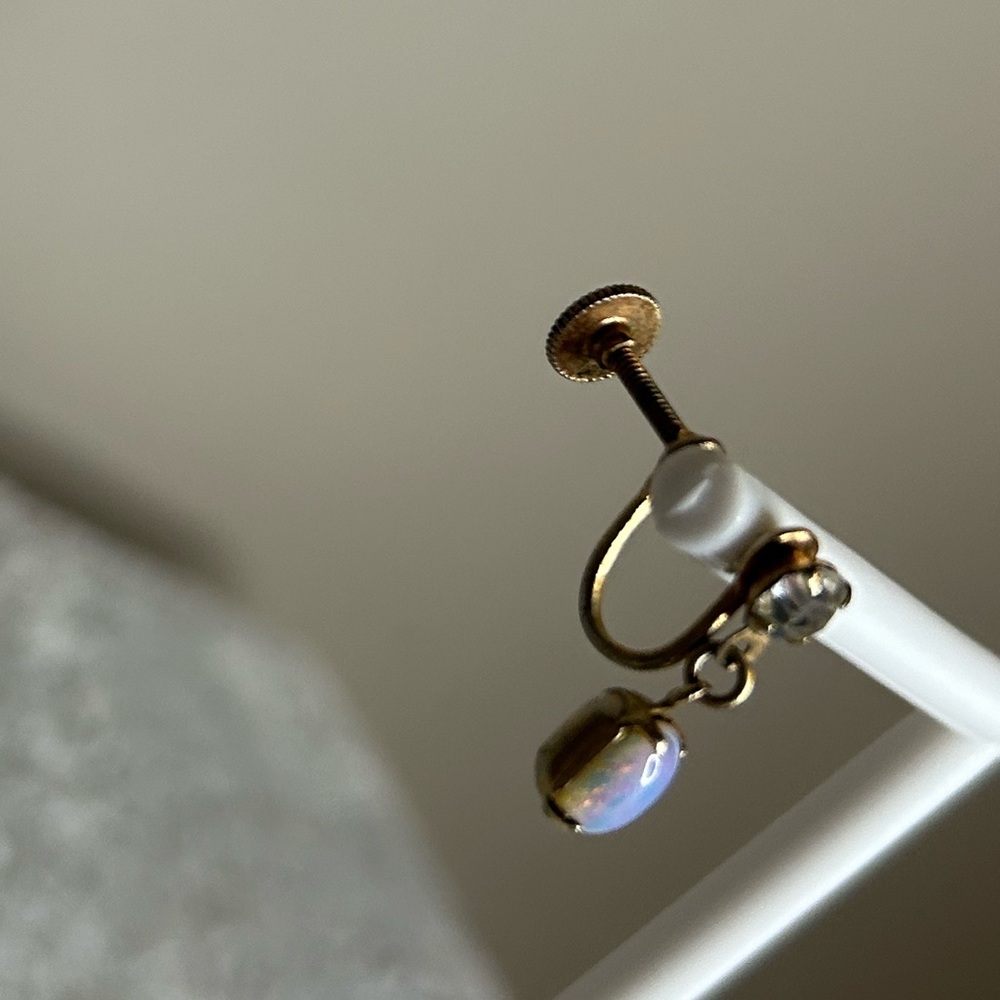 Elegant Gold and Fire Opal Drop Earrings - Picture 4 of 5